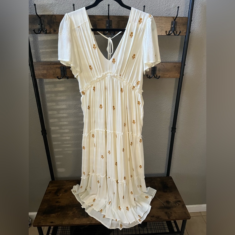 Neuflora White flowy dress M/L